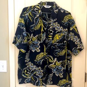 😎 Super nice, 100% silk men’s button down shirt. Size XLT 😊NWOT